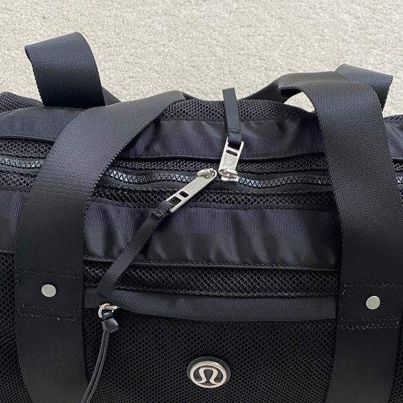 lululemon athletica Black Unisex Duffel Bag - Picture 3 of 16